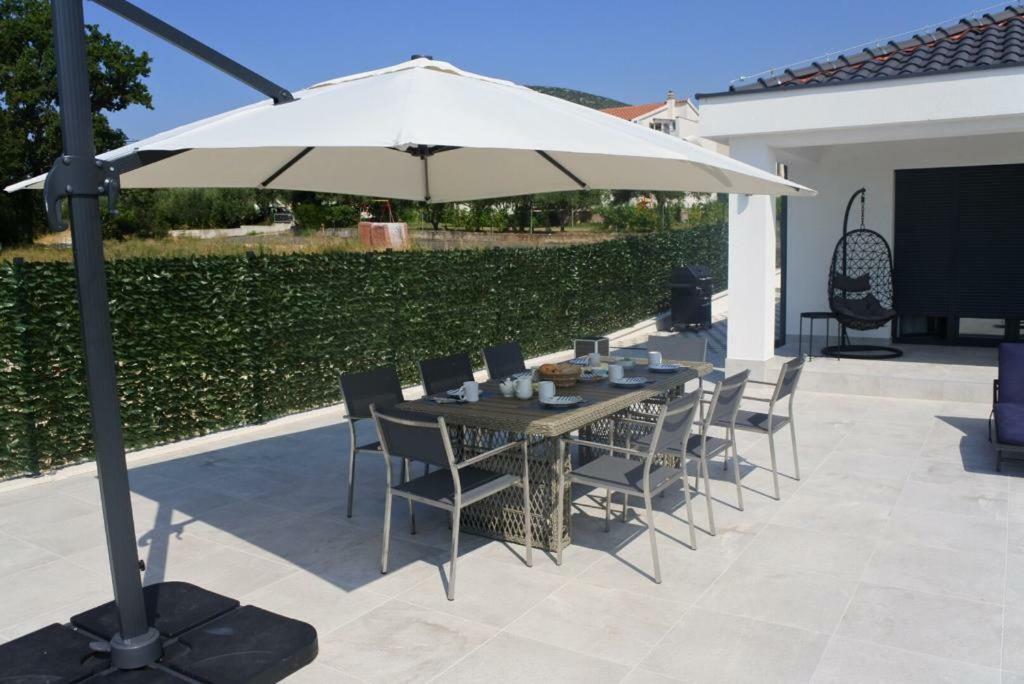 Villa Orao Kaštel Novi Extérieur photo